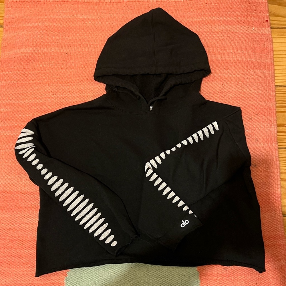 ✨ALO CROPPED BLACK HOODIE✨